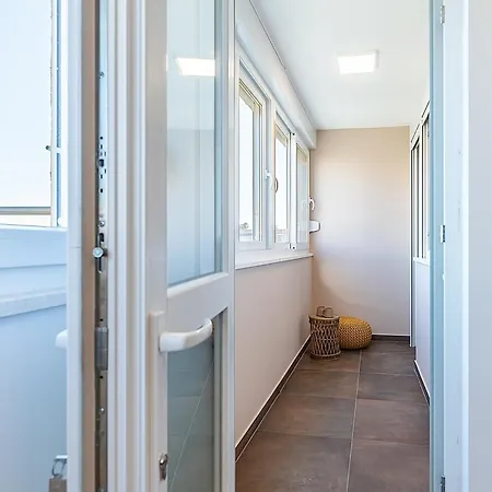 Luxe By Nike * Split